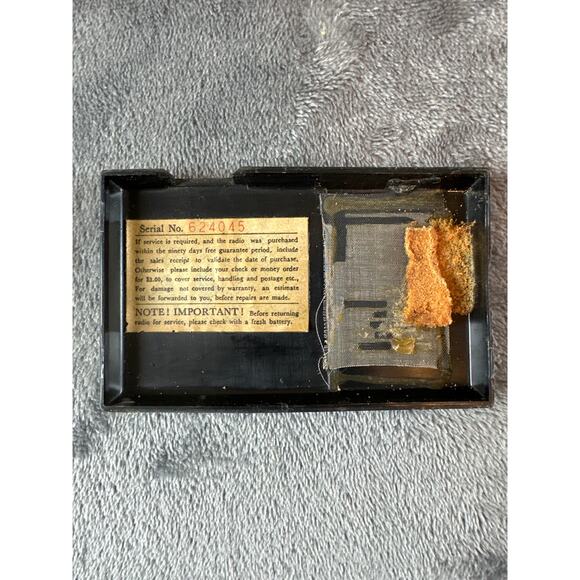 Vintage mid-century Realtone transistor AM radio and leather carrying case works - Picture 1 of 12